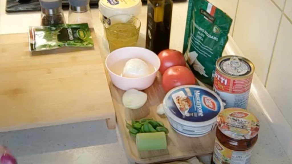 lista składników do przygotowania ketogenicznej zupy pomidorowej