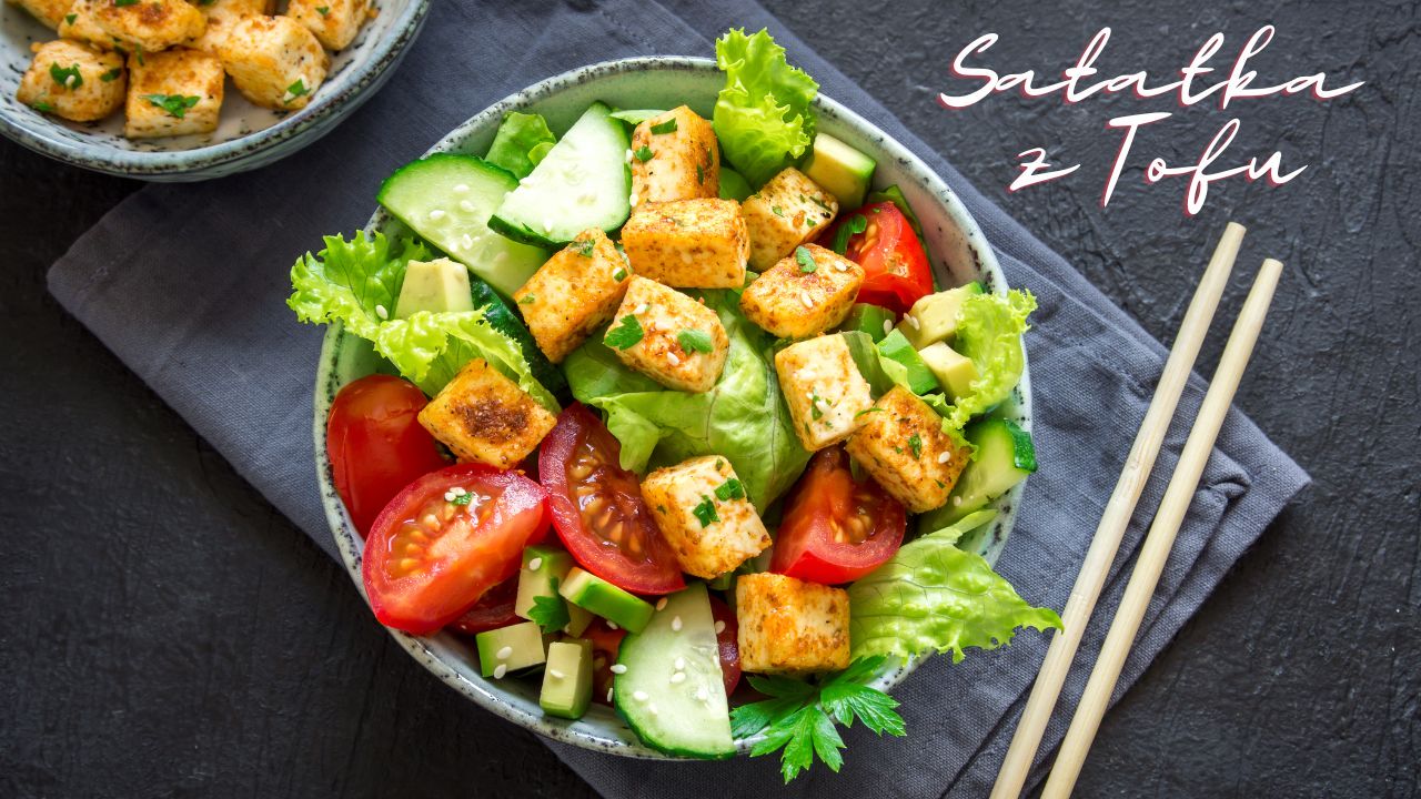 Sałatka z tofu, awokado i warzywami